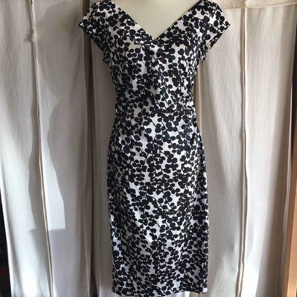 Maggy London Dresses & Skirts - Maggy London black and cream cocktail dress